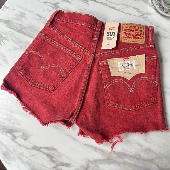 Levi’s 501 Red/Brick Wash Cut-Off Denim Shorts Waist 24 Raw Hem Women NWT - Picture 4 of 7